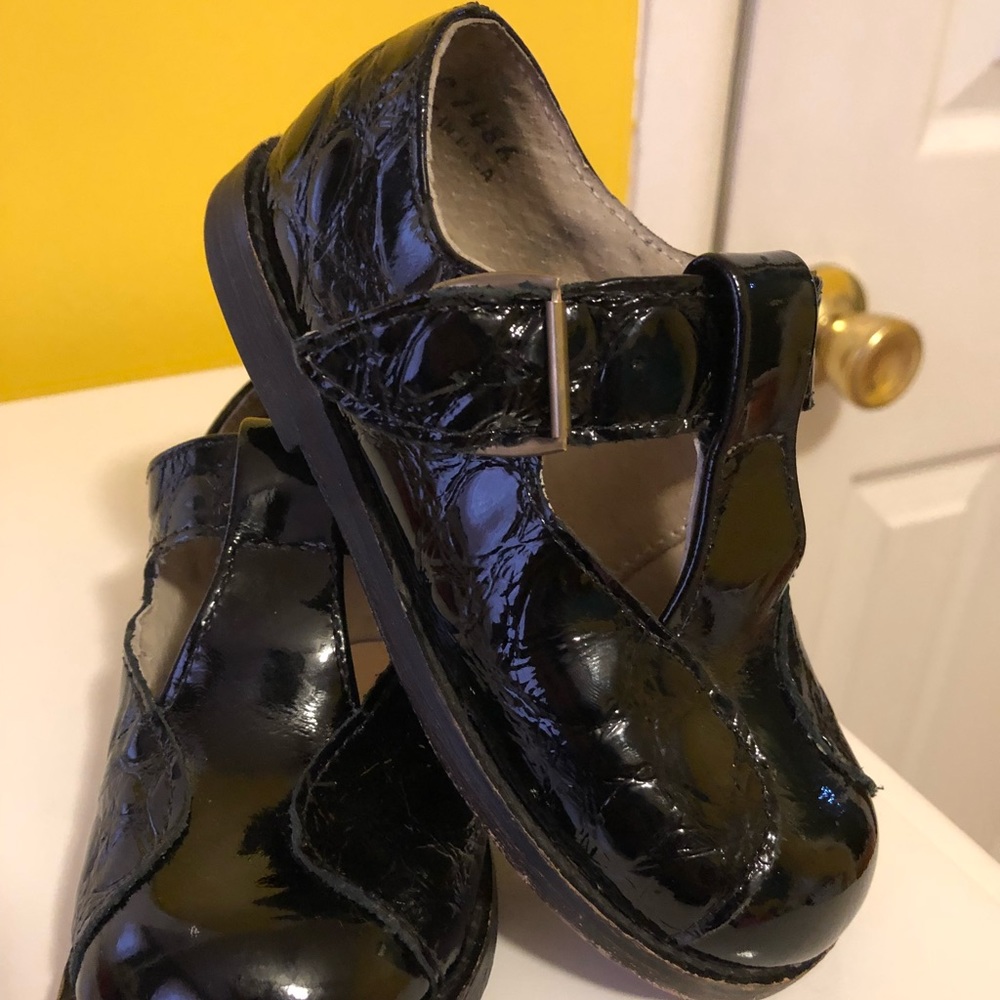 Girls Hard Bottom Shoe